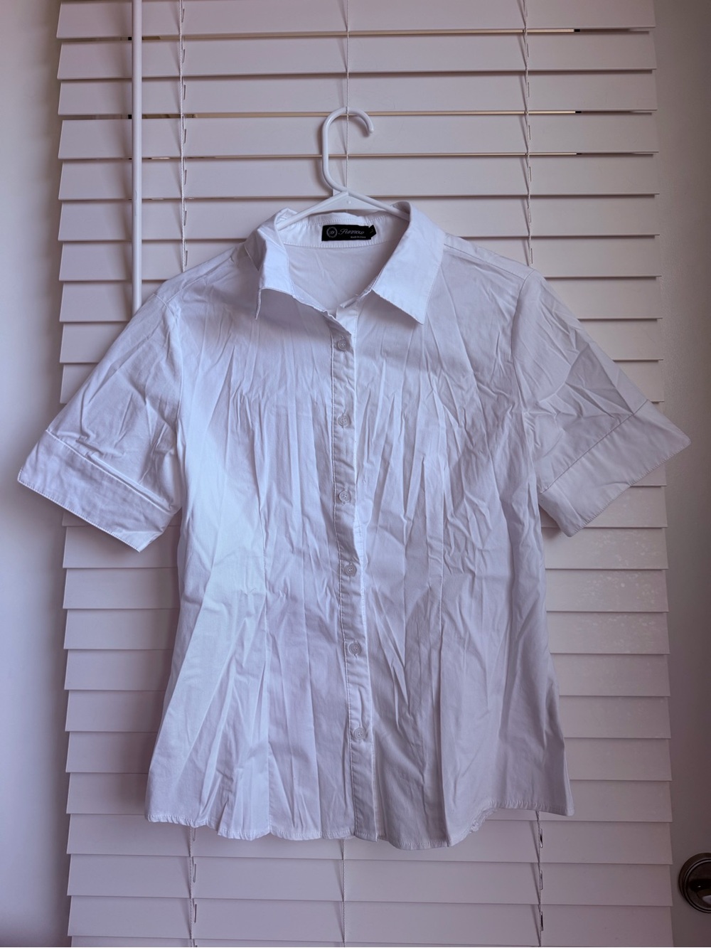 Sunnow Classic White Women’s Button-Up Shirt